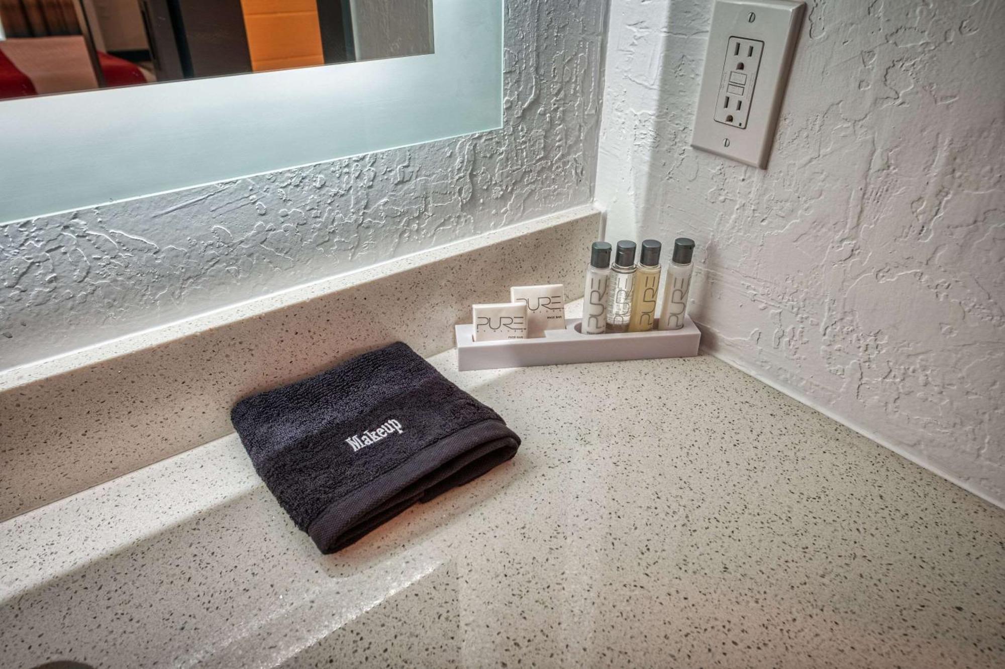 פורט וויינימי Casa Via Mar Inn, Ascend Hotel Collection מראה חיצוני תמונה