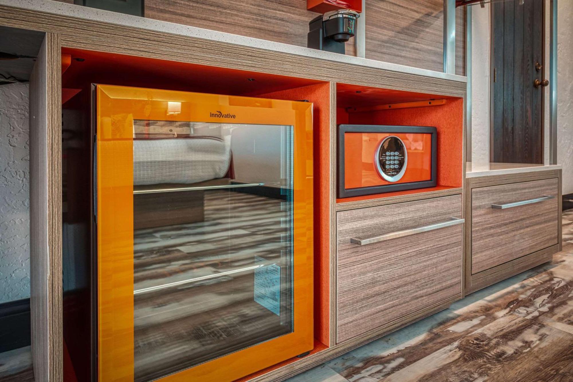 פורט וויינימי Casa Via Mar Inn, Ascend Hotel Collection מראה חיצוני תמונה