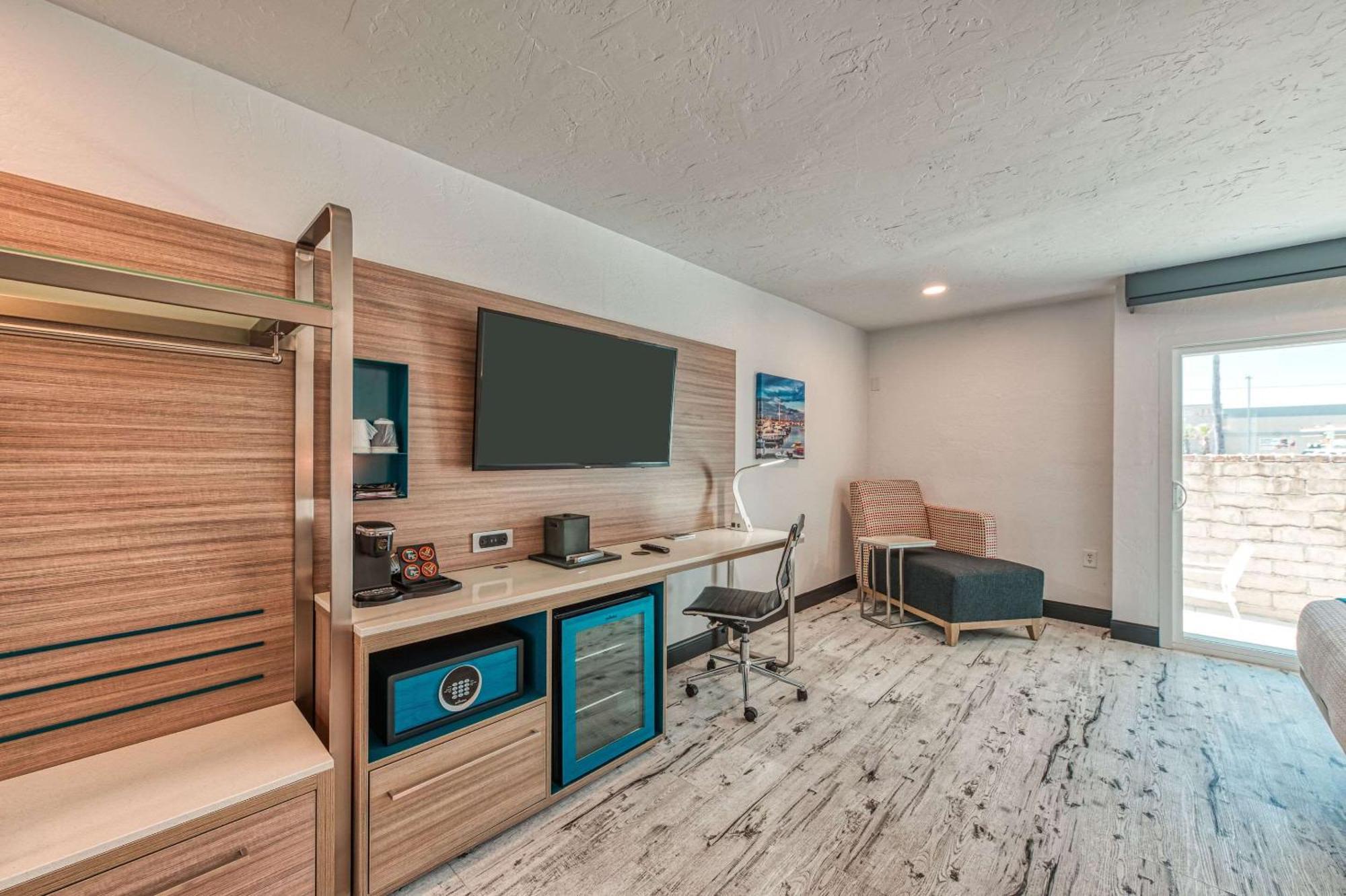 פורט וויינימי Casa Via Mar Inn, Ascend Hotel Collection מראה חיצוני תמונה