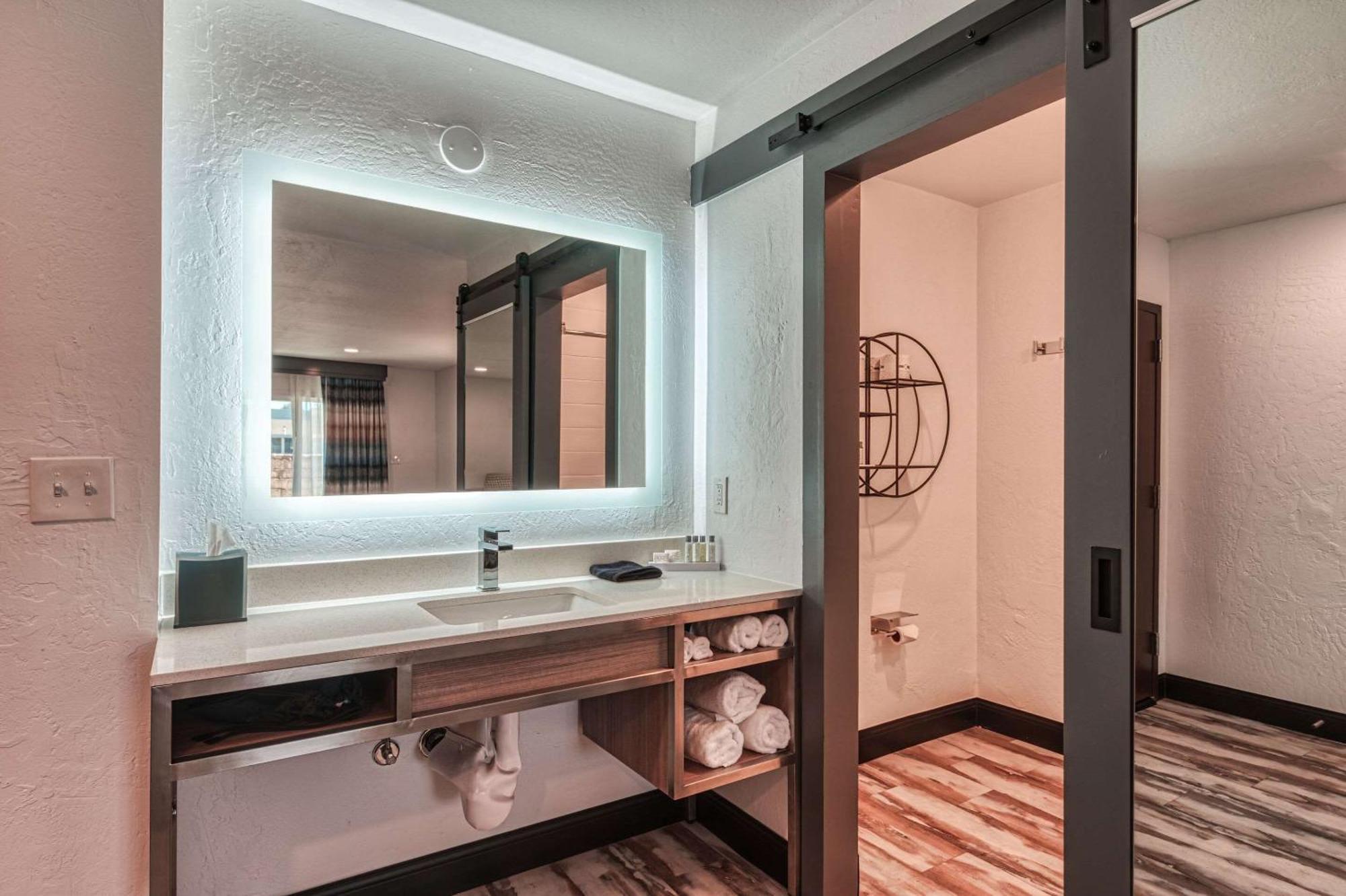 פורט וויינימי Casa Via Mar Inn, Ascend Hotel Collection מראה חיצוני תמונה