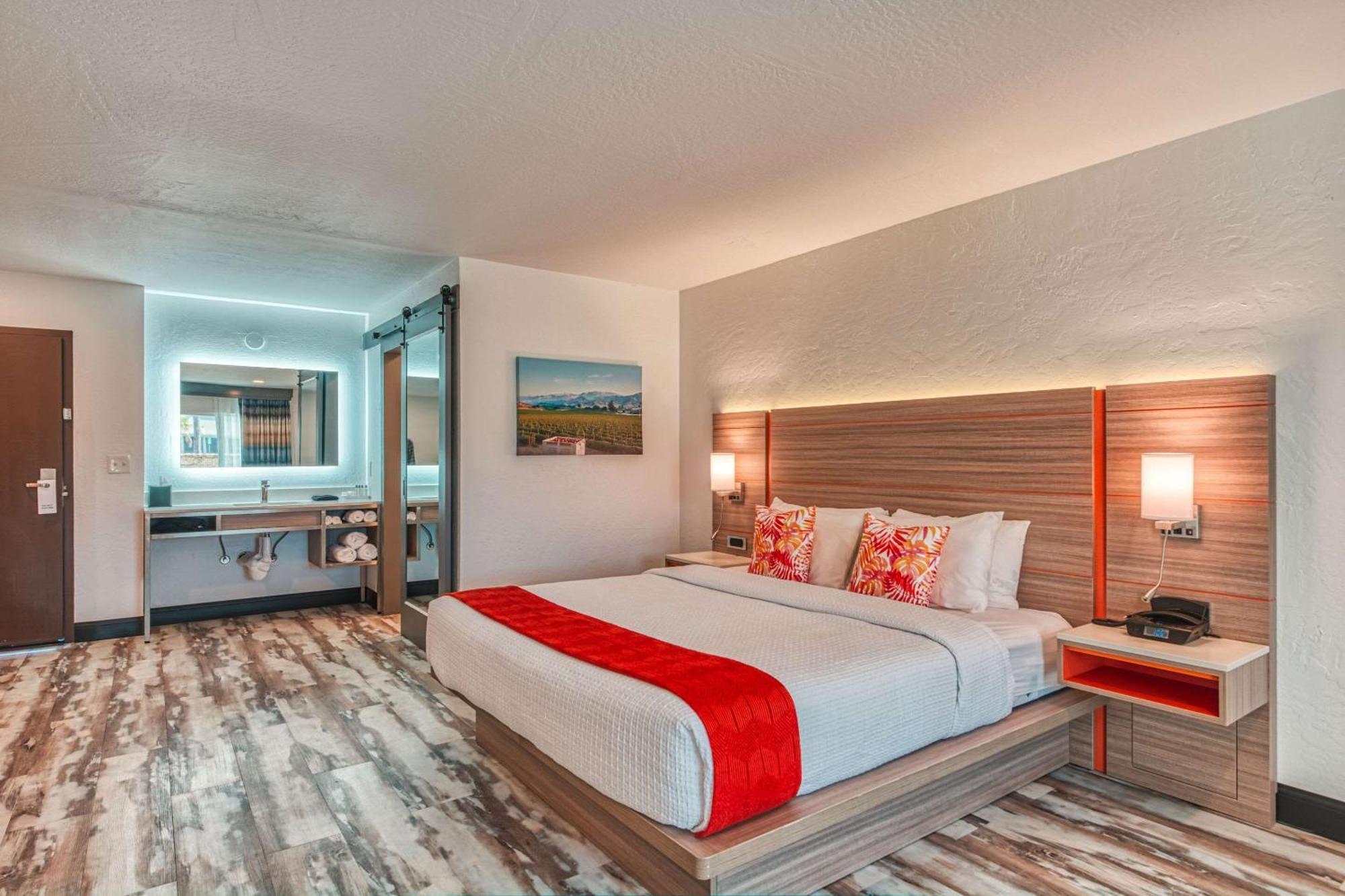 פורט וויינימי Casa Via Mar Inn, Ascend Hotel Collection מראה חיצוני תמונה