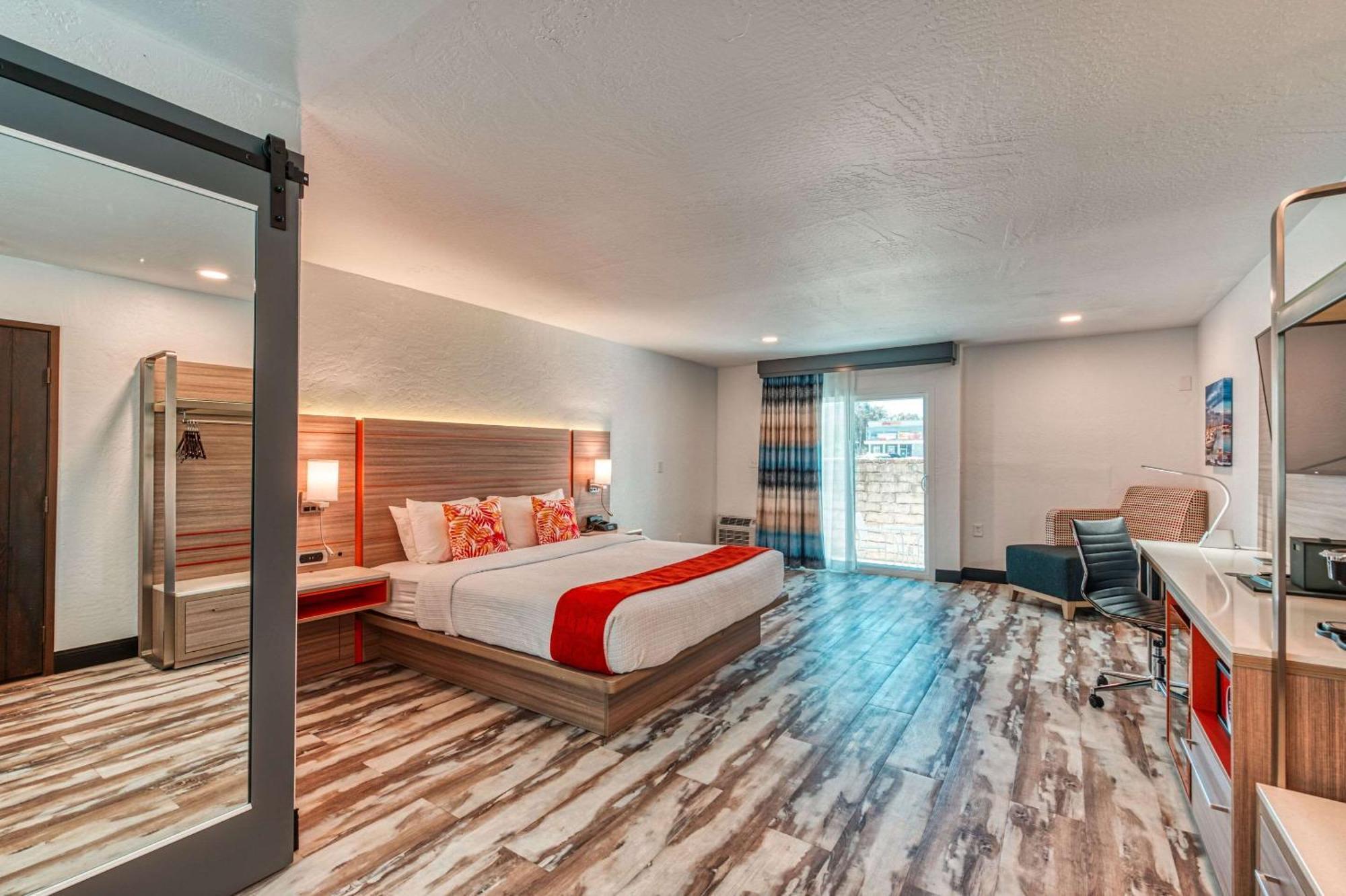 פורט וויינימי Casa Via Mar Inn, Ascend Hotel Collection מראה חיצוני תמונה
