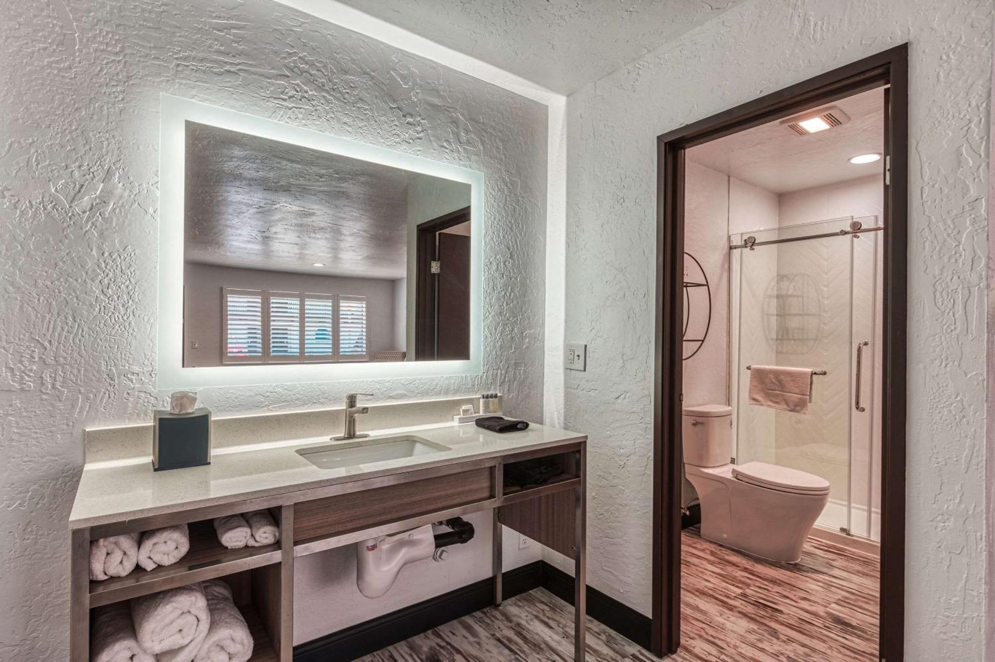 פורט וויינימי Casa Via Mar Inn, Ascend Hotel Collection מראה חיצוני תמונה