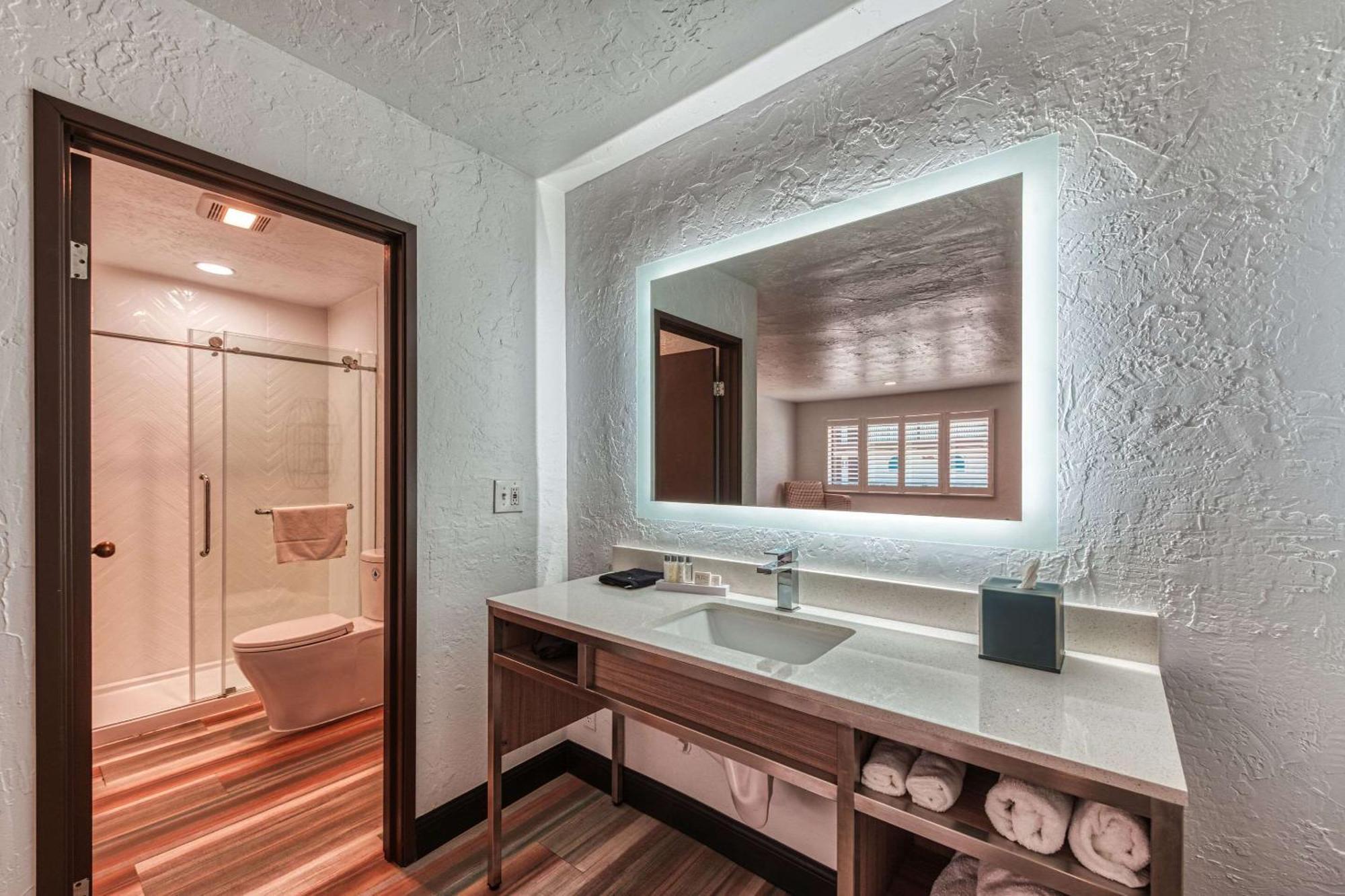 פורט וויינימי Casa Via Mar Inn, Ascend Hotel Collection מראה חיצוני תמונה