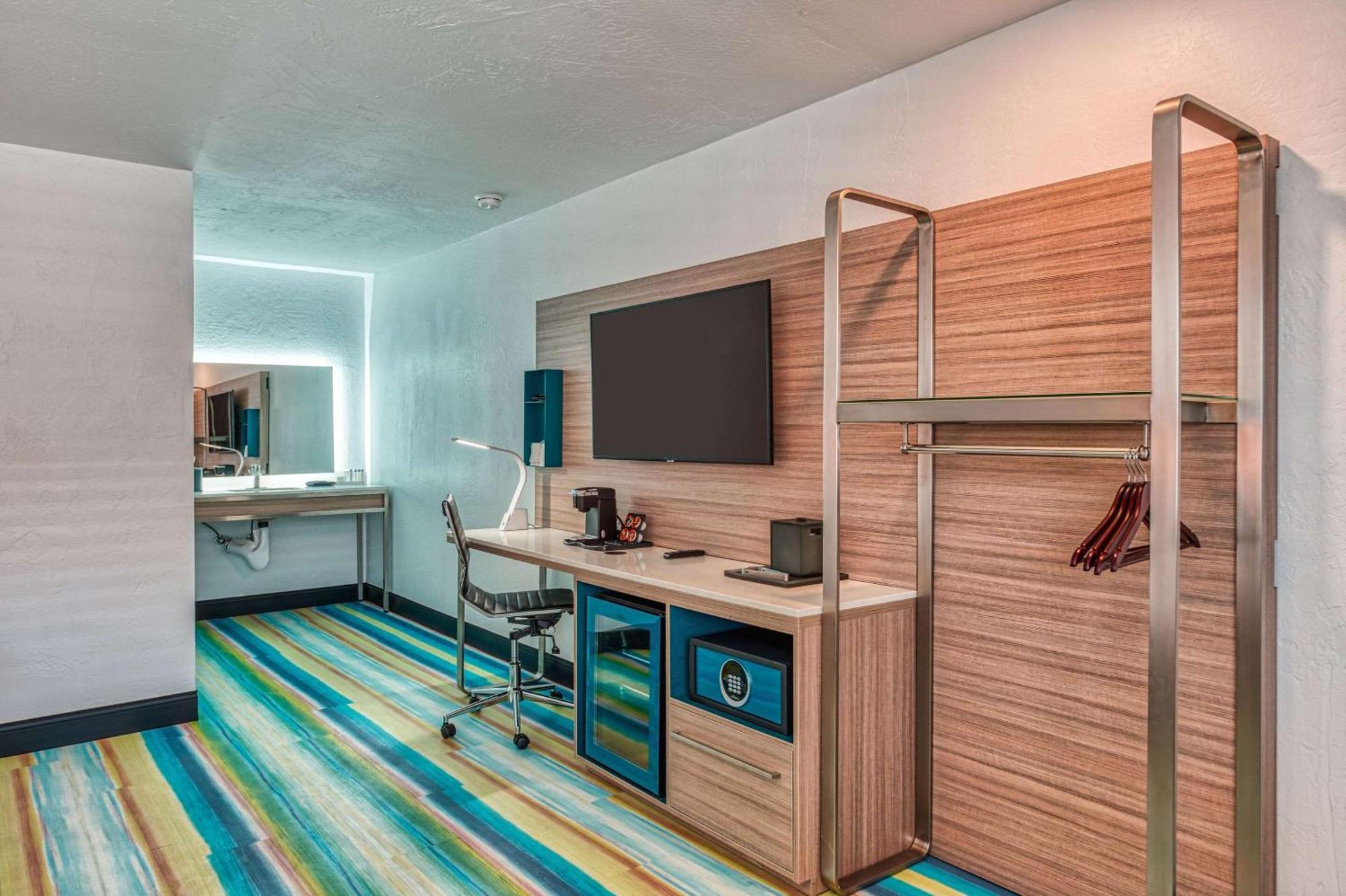 פורט וויינימי Casa Via Mar Inn, Ascend Hotel Collection מראה חיצוני תמונה