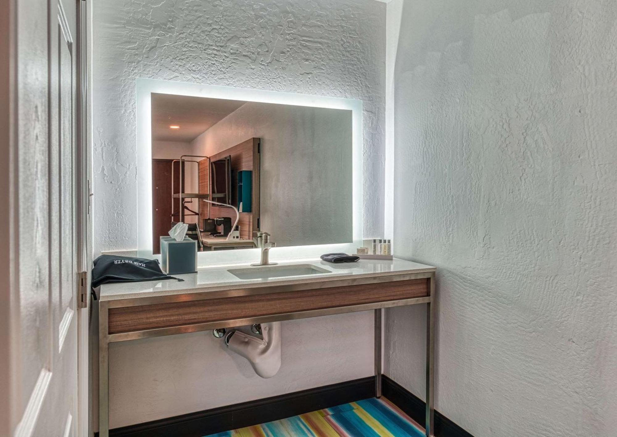 פורט וויינימי Casa Via Mar Inn, Ascend Hotel Collection מראה חיצוני תמונה