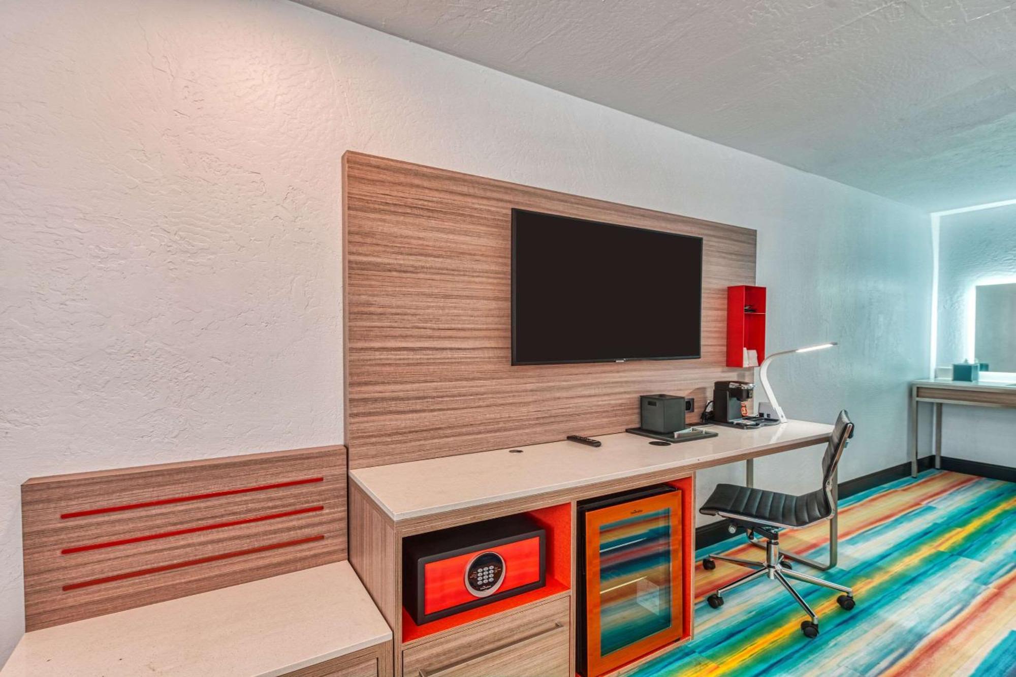 פורט וויינימי Casa Via Mar Inn, Ascend Hotel Collection מראה חיצוני תמונה