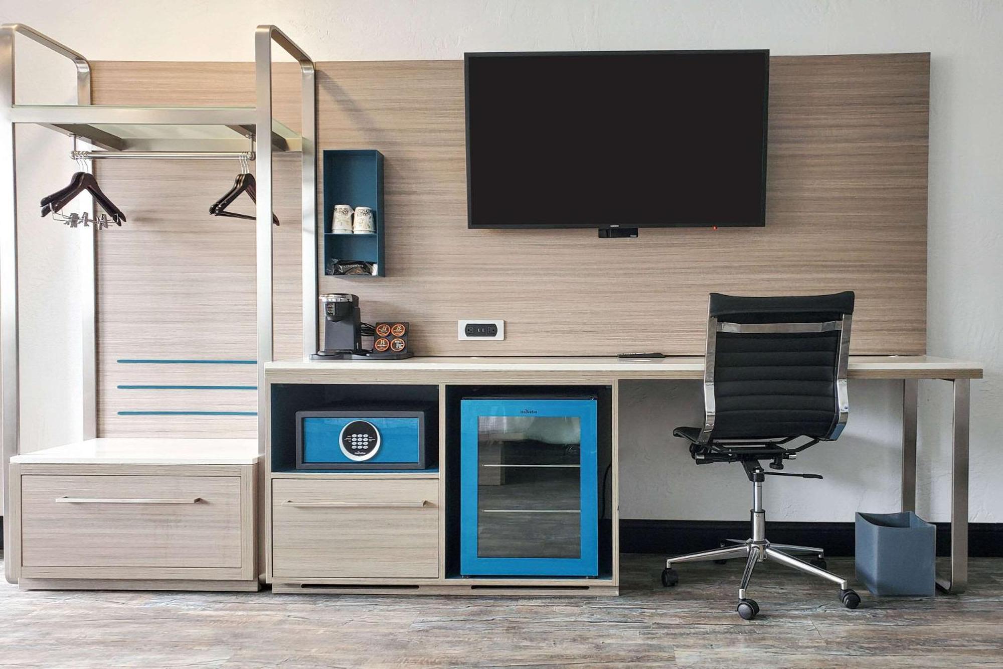 פורט וויינימי Casa Via Mar Inn, Ascend Hotel Collection מראה חיצוני תמונה